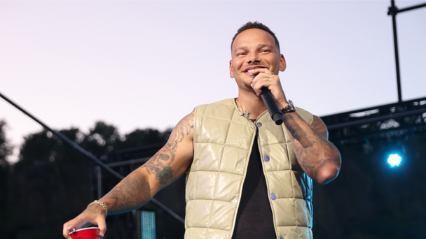 Watch Kane Brown Have The Cutest 'Morning Dance Party' With His 2 Daughters
