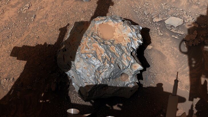 Curiosity Rover Stumbles Upon Sizeable Meteorite on Surface of Mars