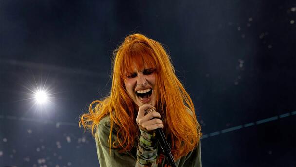 Hayley Williams Shocks Fans By Debuting New Paramore Song & Flashing Crowd