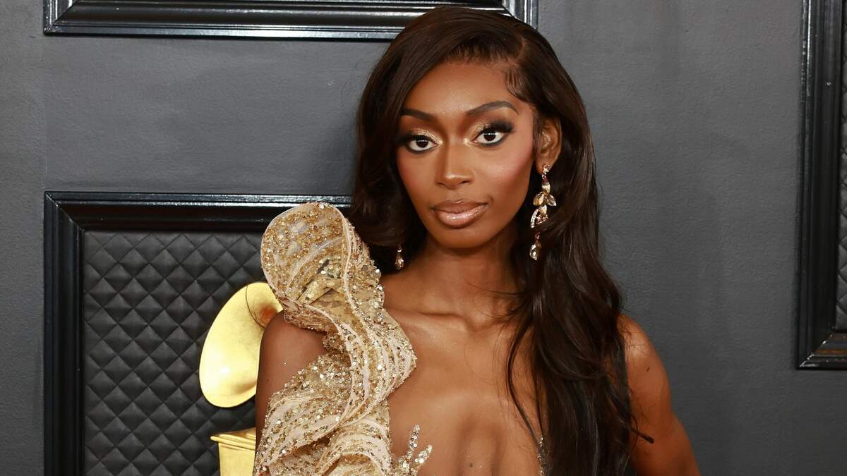 Fans Defend Kayla Nicole's Grammy Look After A Commenter Body Shamed