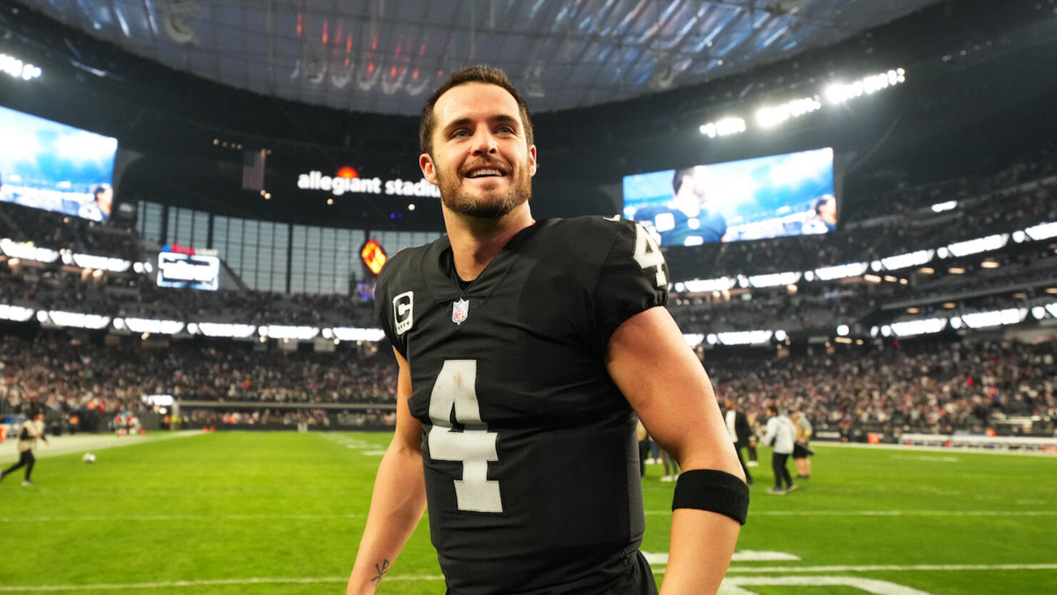 Derek Carr reportedly still has interest in 1 NFC team