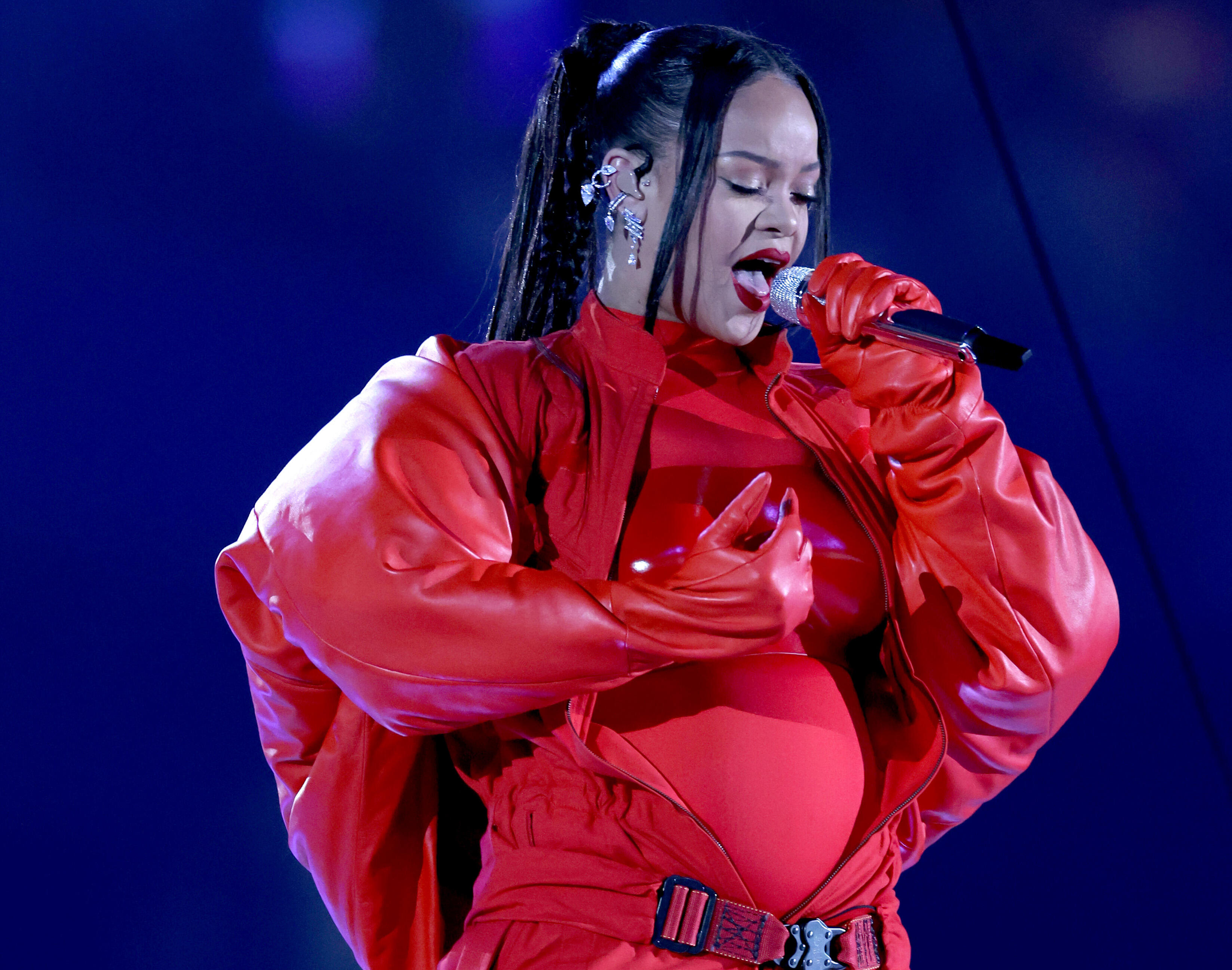 Rihanna's 2023 Super Bowl Outfit Subtly Revealed Her Second Pregnancy