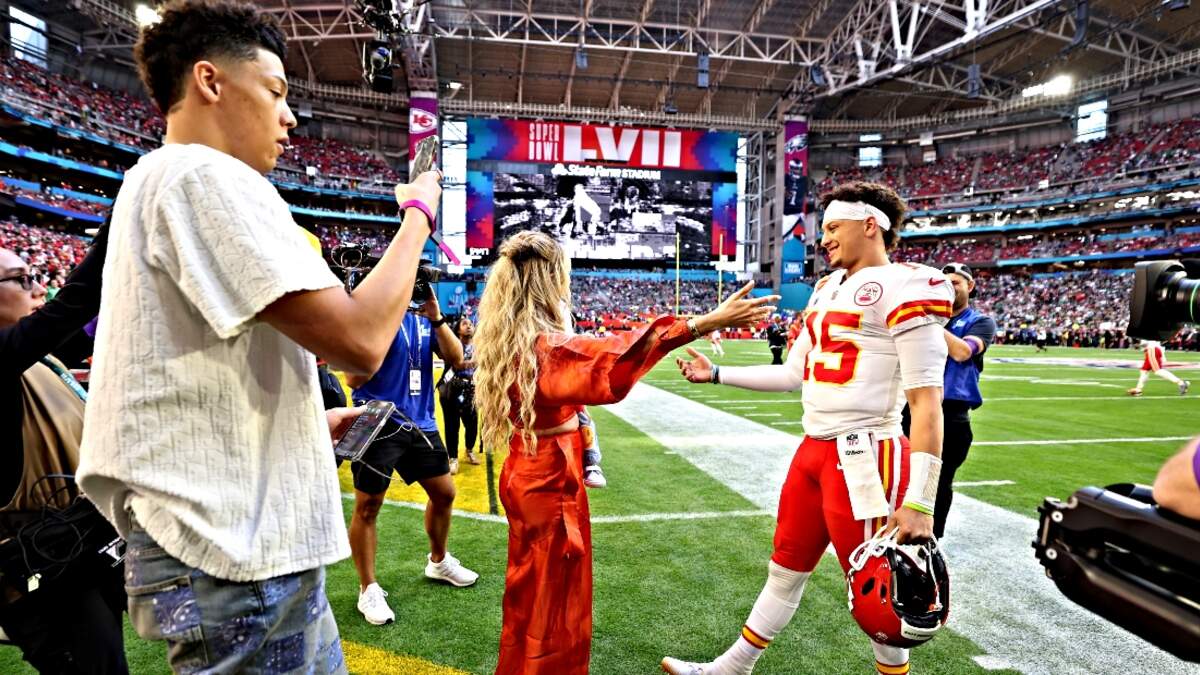 Patrick Mahomes' Brother Dances Behind Him During Post-Game Interview