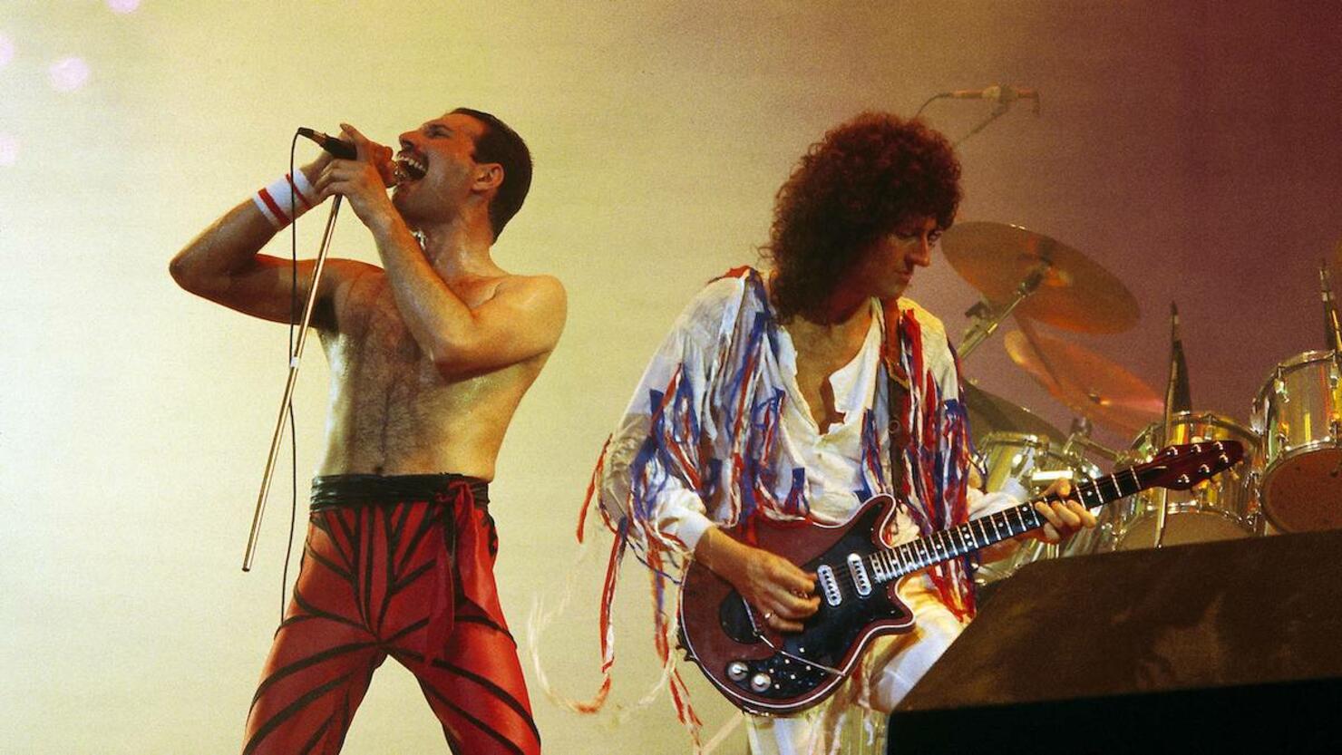 Photo of Brian MAY and Freddie MERCURY and QUEEN