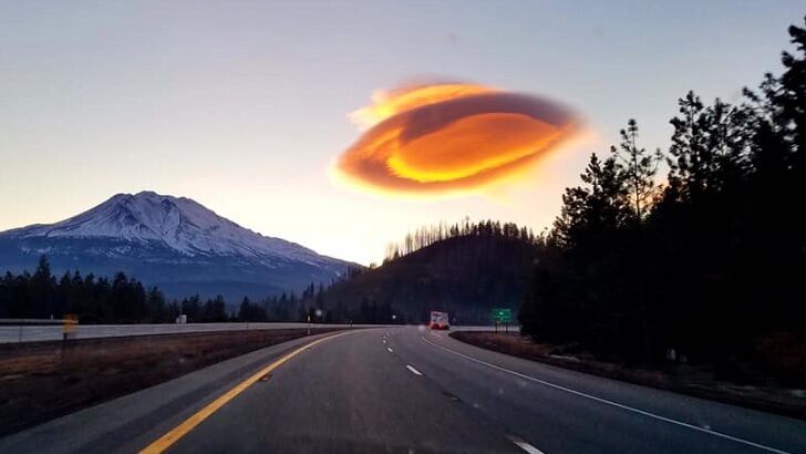 'UFO' Cloud Spotted Near Mt. Shasta