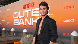 Kelsea Ballerini & Chase Stokes Have First Kiss In Public 