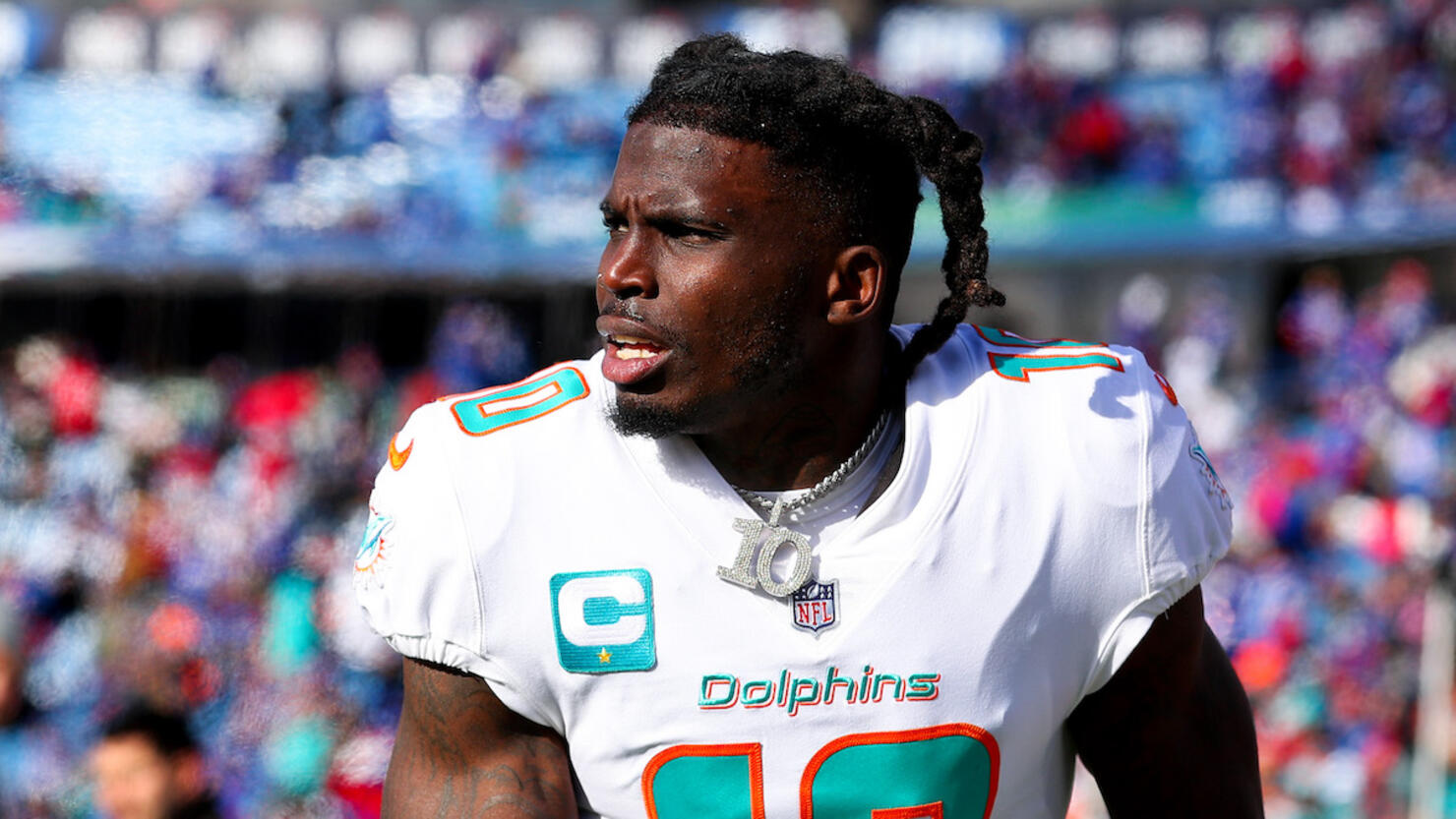 Dolphins Make Tyreek Hill NFL's Highest-Paid Receiver