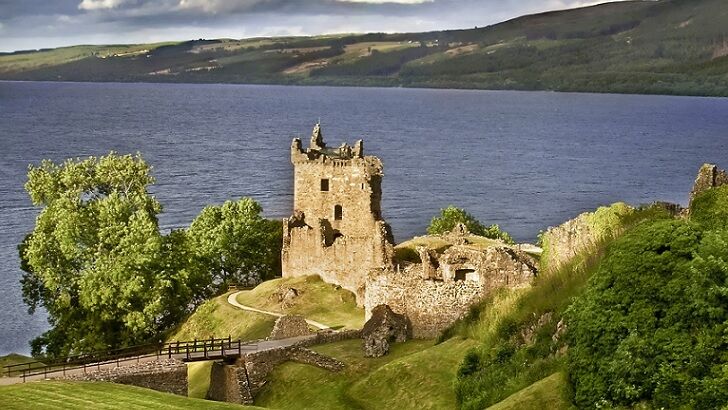 Tourist Visiting Loch Ness Photographs Sizeable Submerged Anomaly 