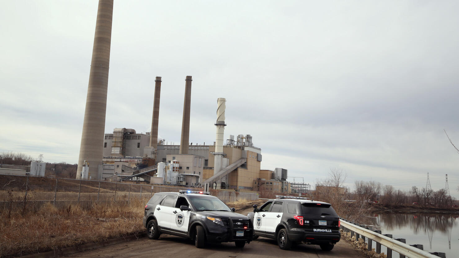 Fire broke out inside at Xcel Energy coal-fired power plant Monday March 16, 2015 in Burnsville, Minnesota. ]  Jerry Holt/ Jerry.Holt@Startribune.com