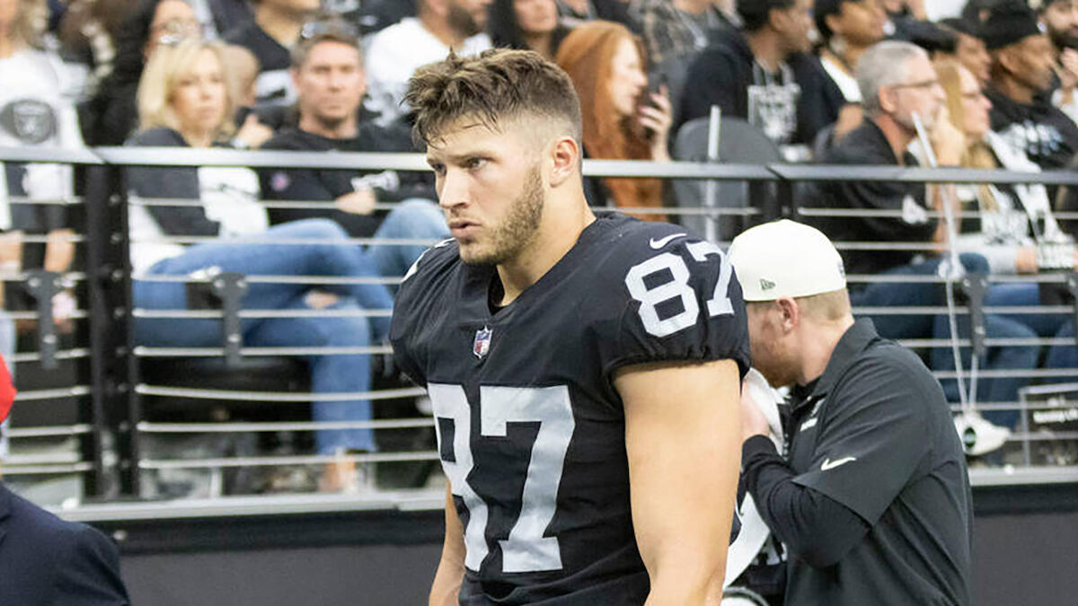 Former Raiders player Foster Moreau says he's in 'full remission' from  Hodgkin's Lymphoma