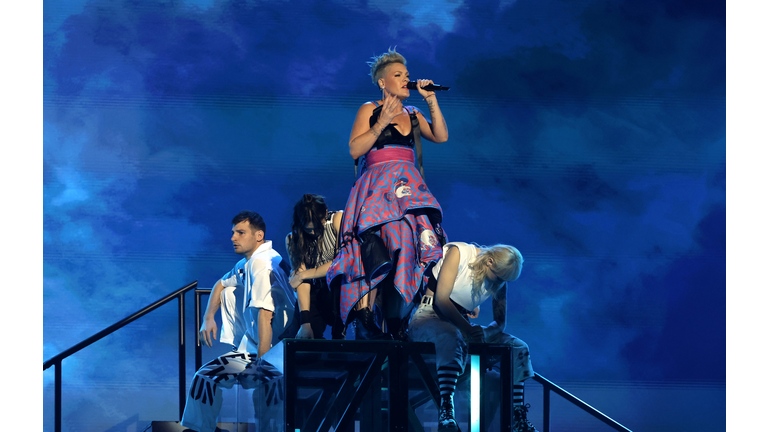 P!NK Wows The Crowd With Acrobatic Performance Of 'TRUSTFALL