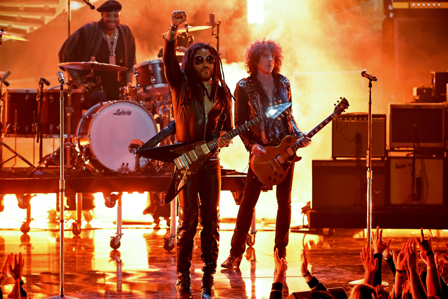 Lenny Kravitz Gives A Rock & Roll Masterclass With Epic Medley 