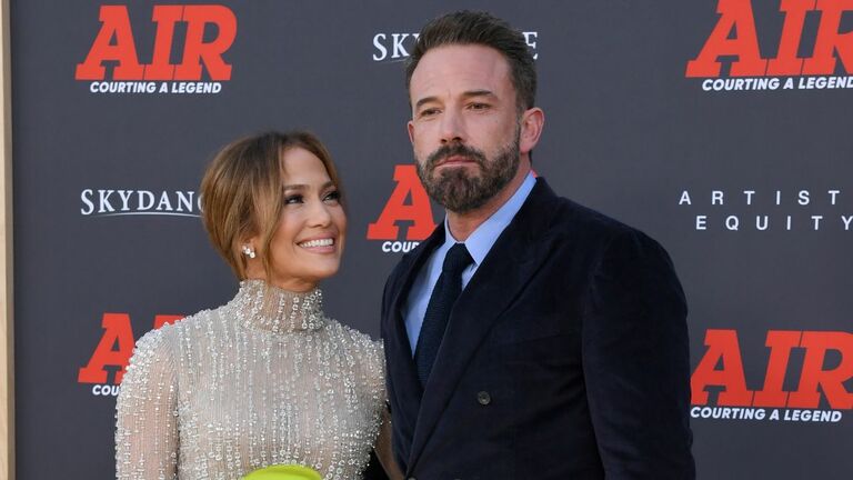 Jennifer Lopez & Ben Affleck Make PDA-Filled Red Carpet Appearance