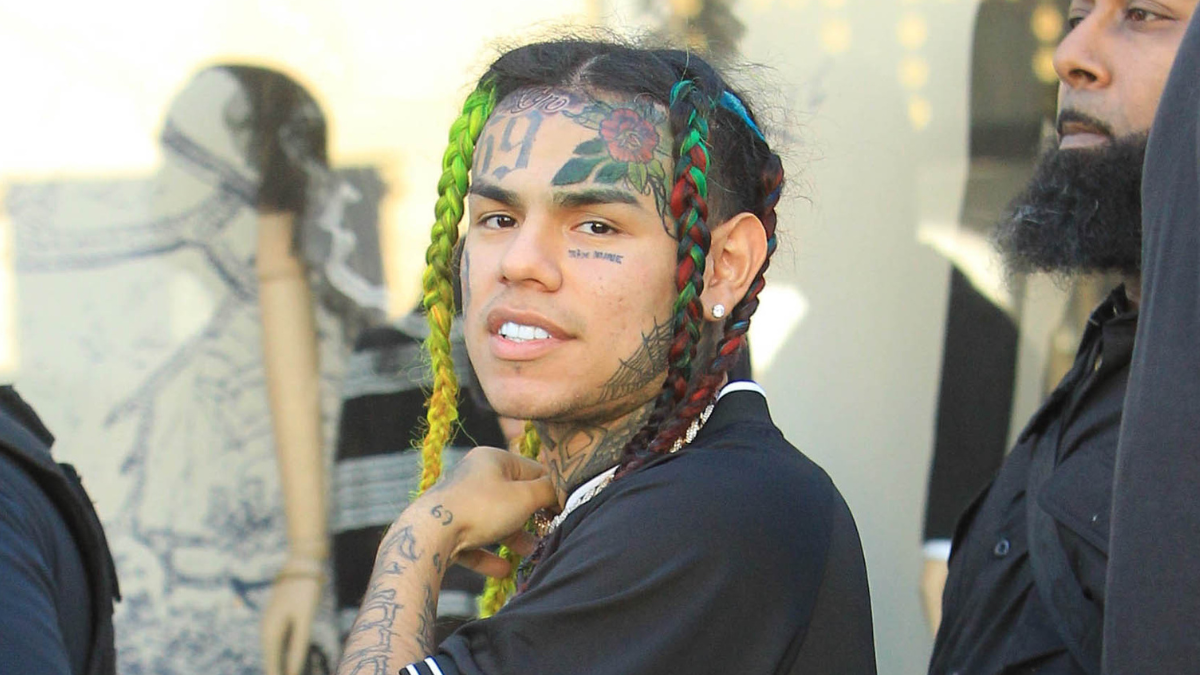 WATCH: 6ix9ine Gets Into Heated Altercation Outside Of Nightclub | iHeart