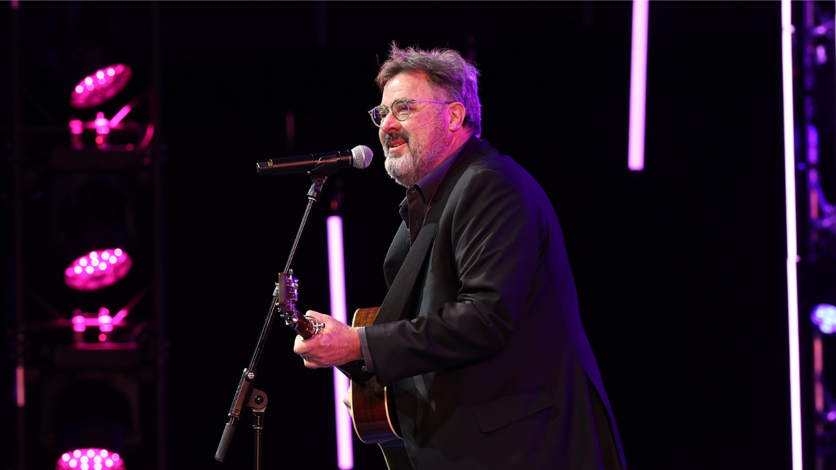 Vince Gill Reveals 3 Country Music Hall Of Fame Inductees Of 2023