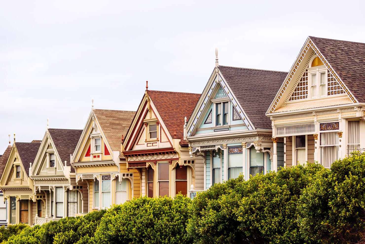 Painted Ladies houses at Alamo Square, San Francisco, California, USA