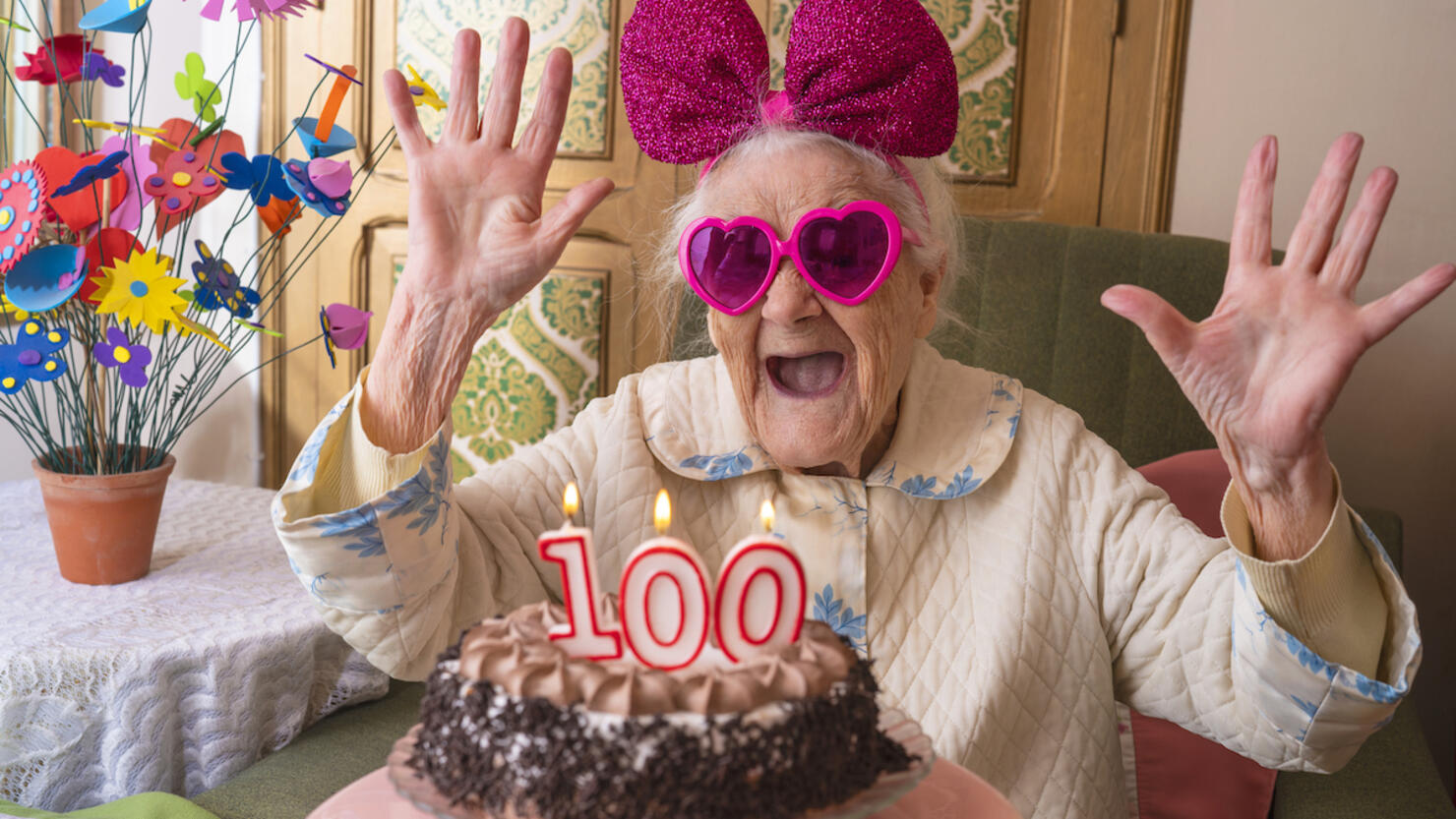 100 years old birthday cake to old woman