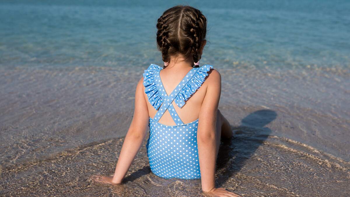 Blue bathing suit toddler warning: Swim instructor warns parents