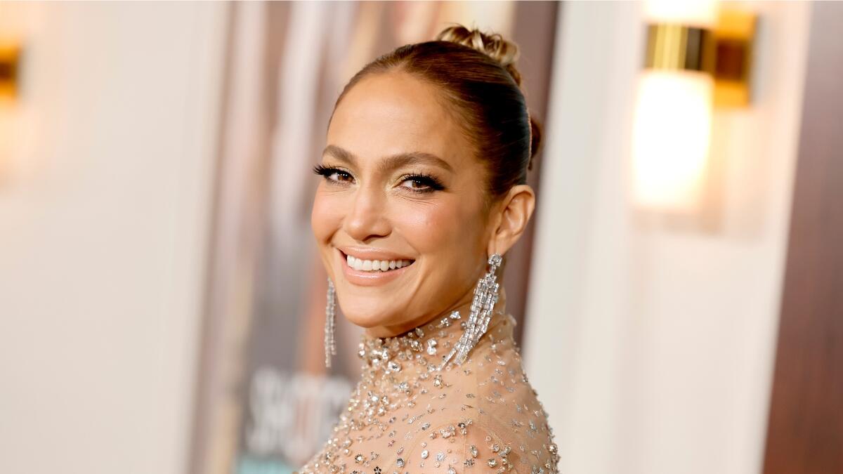 Jennifer Lopez shows off her glowing skin in makeup-free video