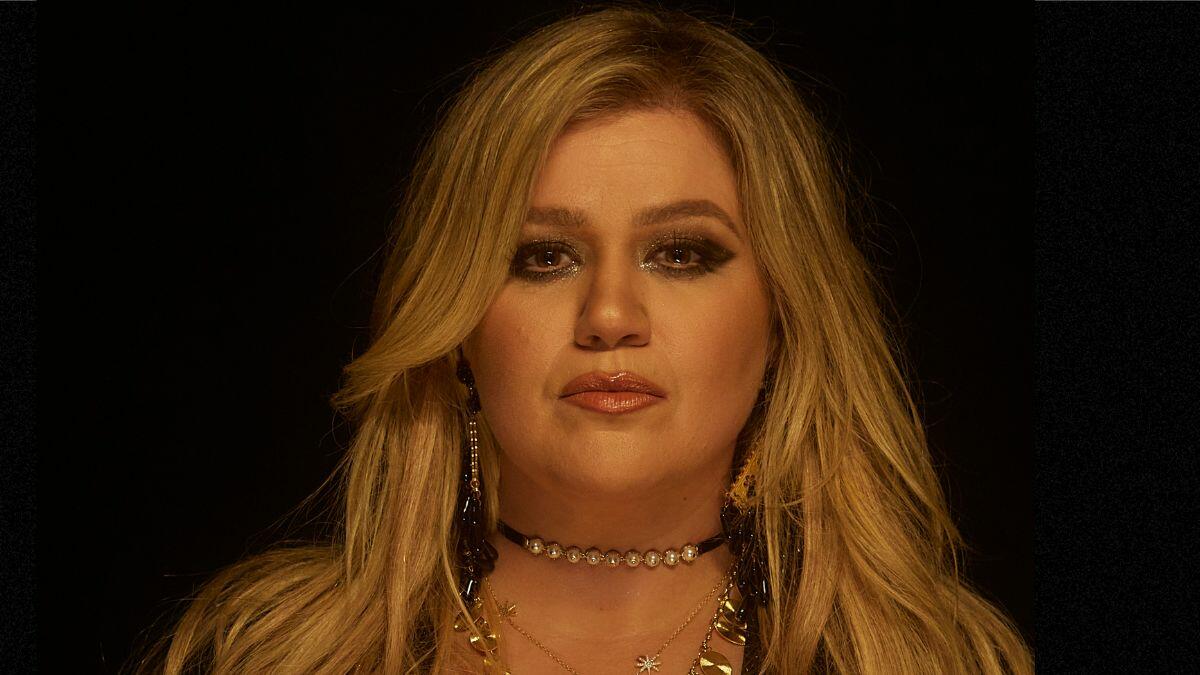 Kelly Clarkson Shares 2 New Breakup Songs From Upcoming Album Chemistry Iheart 8945