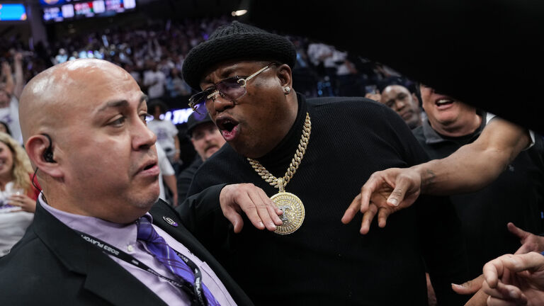 Golden State Warriors v Sacramento Kings