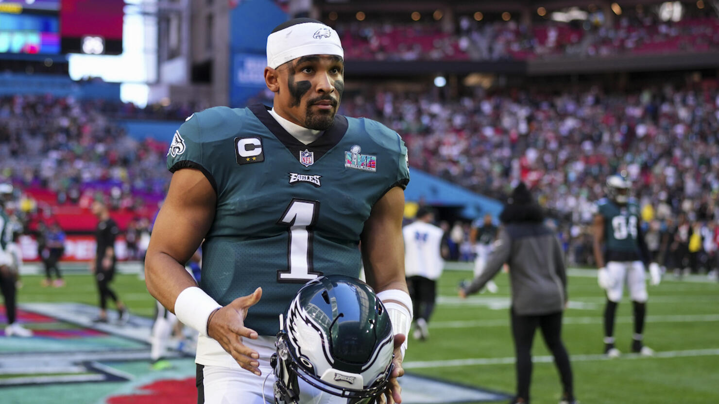 Jalen Hurts Caps Off Breakout Year With Impressive Personal