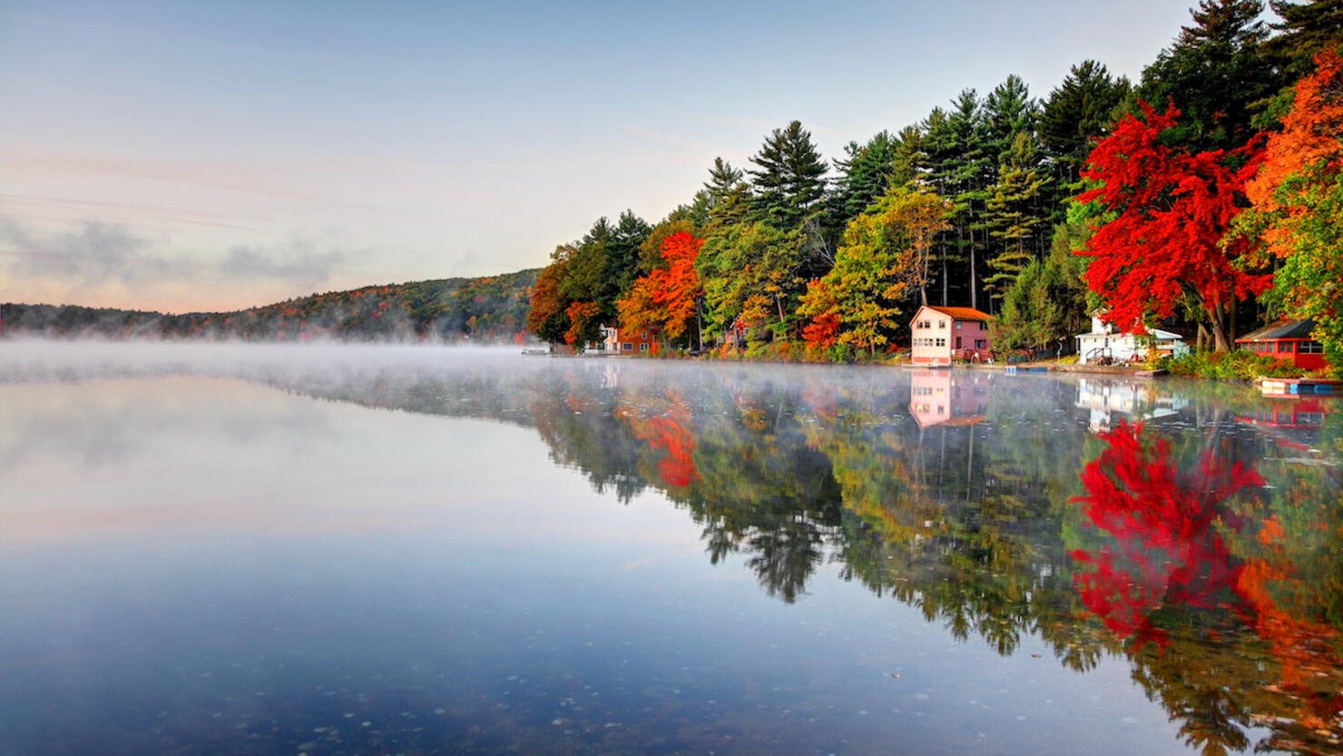 Autumn colors along Lake Mattawa in the Quabbin region of Massachusetts