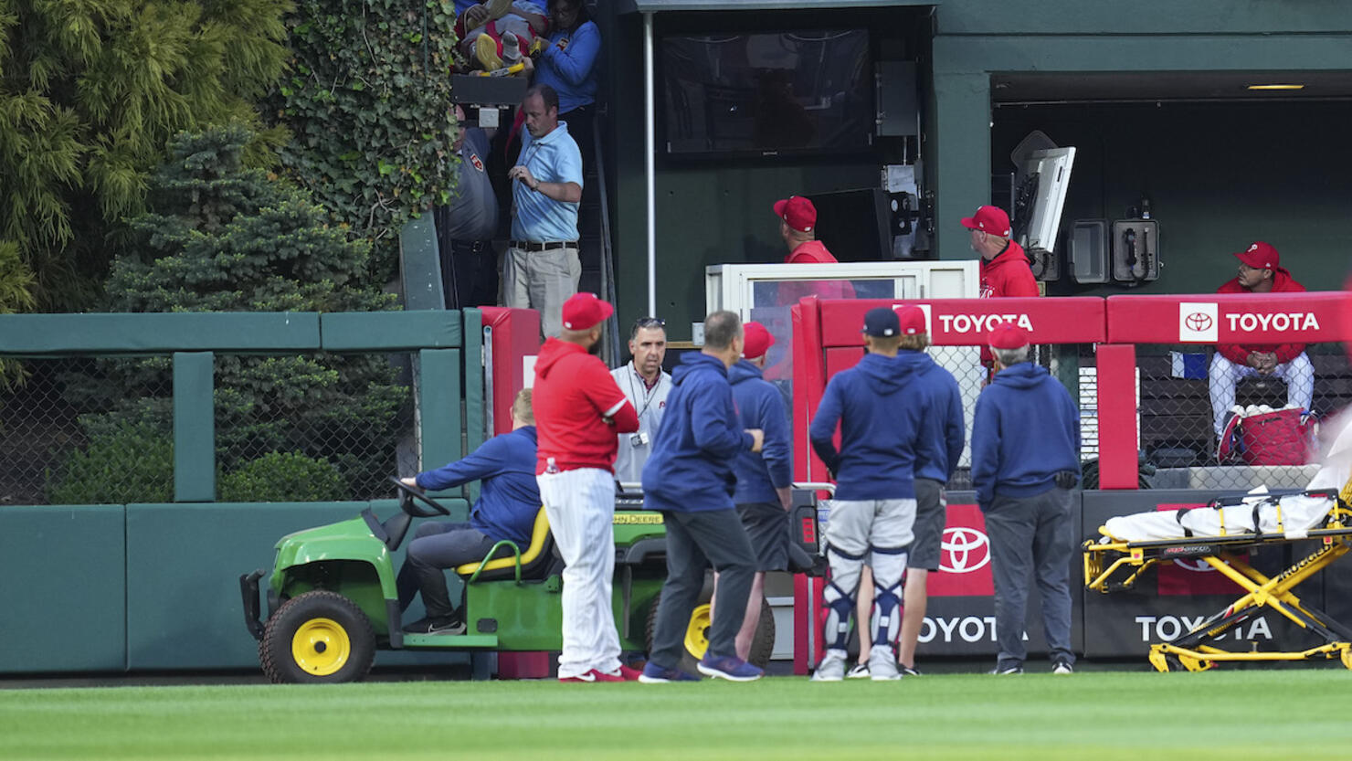 PHILLIES FAN FALLS INTO RED SOX'S BULLPEN - BRYCE HARPER RETURNS 