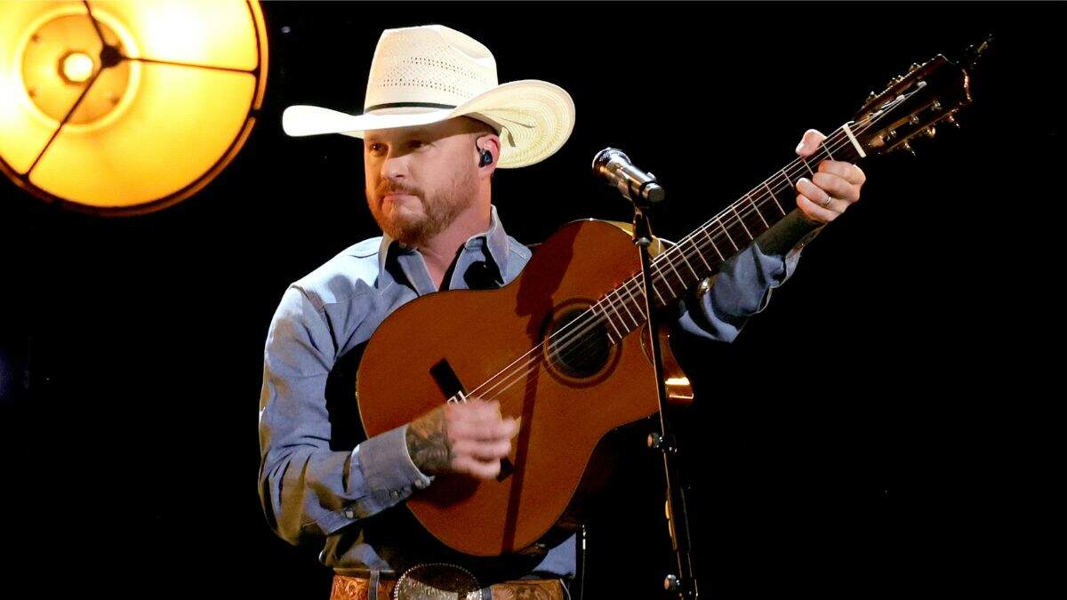 Cody Johnson Gets Crowd Singing With Cover Of Willie Nelson Classic ...