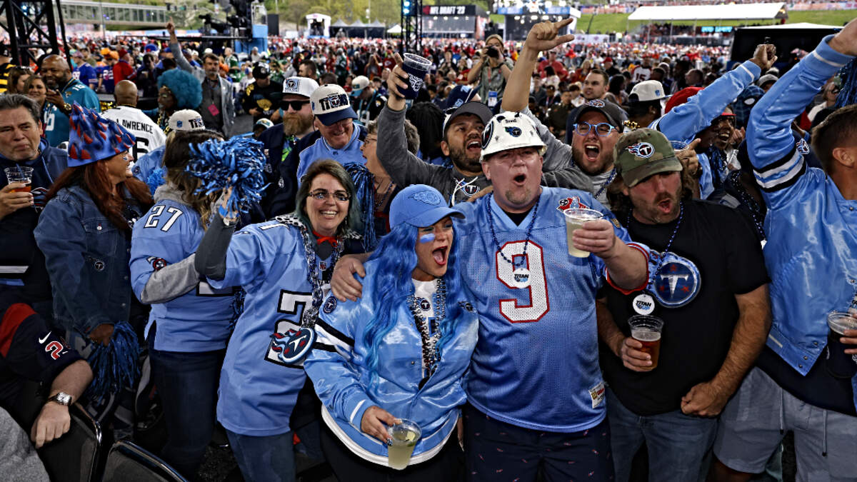 Twitter Can't Get Enough of Tennessee Titans Viral Schedule Release Video