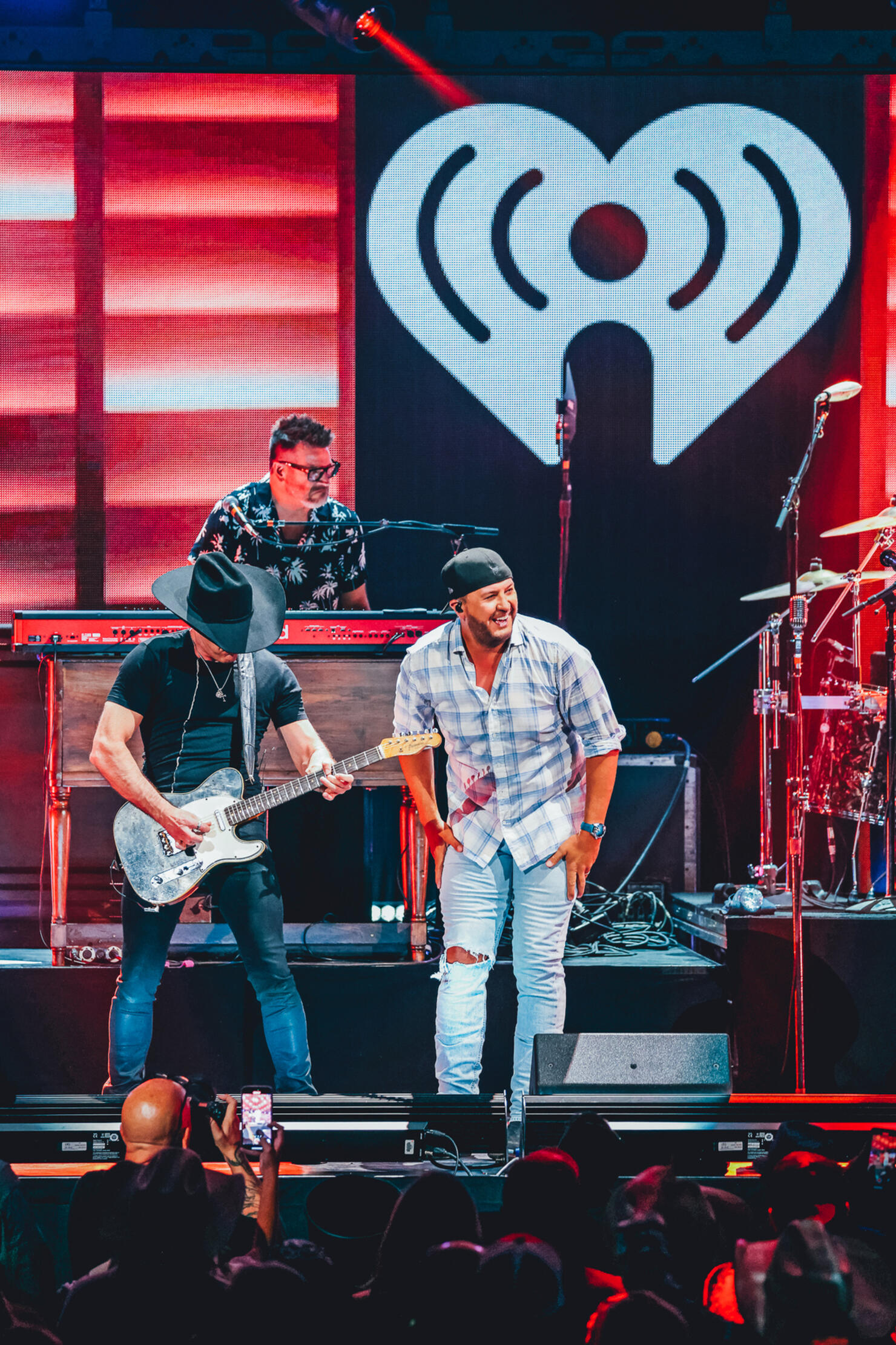 Luke Bryan Enjoys 'My Kind Of Night' With Electric CareerSpanning Set