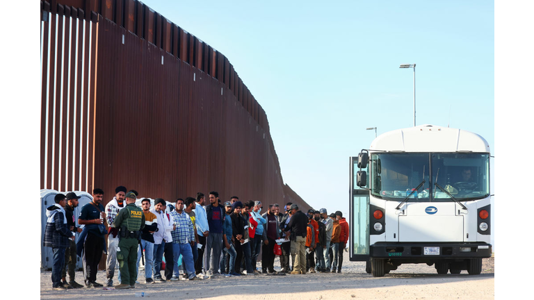 Migrant Border Crossings At The Southern Border Continue As Judge's Title 42 Ruling Looms