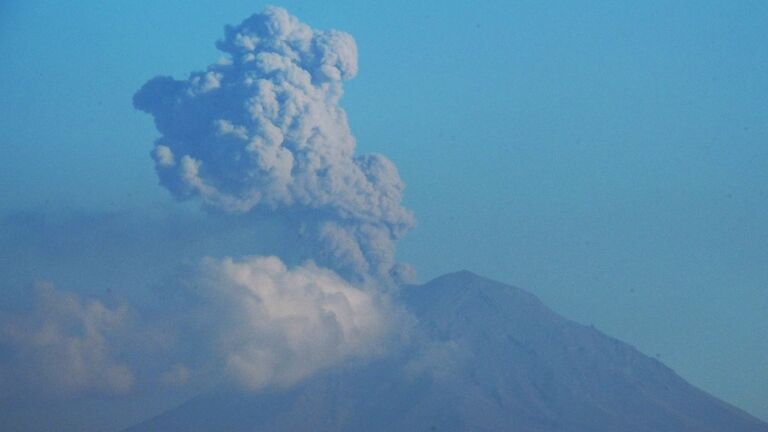 MEXICO-VOLCANO-POPOCATEPETL-FEATURE
