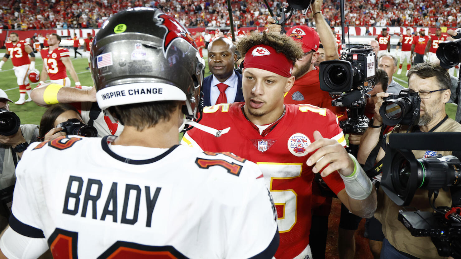 Buccaneers: Tom Brady, Patrick Mahomes Named to Madden 22 Cover