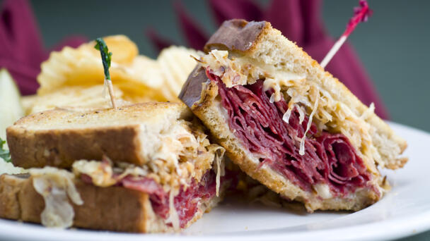Tennessee Restaurant Serves The Best Sandwich In The State