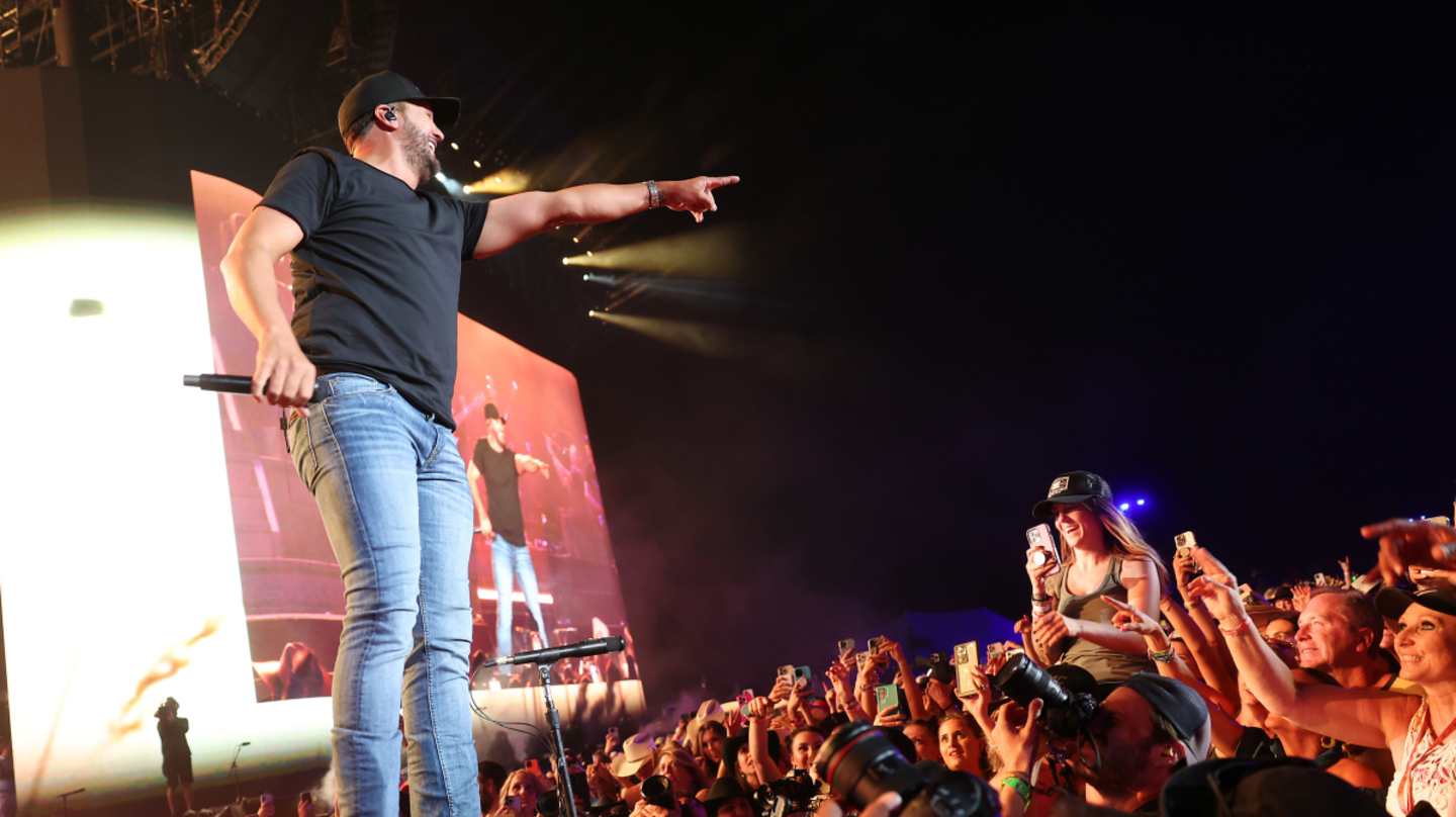 Luke Bryan Reveals All-Star Special Guest Lineup For His 2023 'Farm Tour'