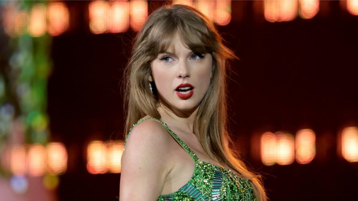 Taylor Swift Accidentally Swallows A Bug On Stage: 'Delicious' 