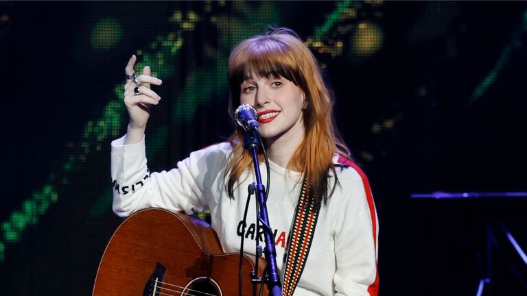 Hayley Williams Apologizes To Fans She Kicked Out Of Paramore Show