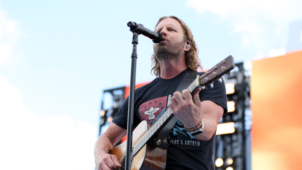 Dierks Bentley Recalls Unusual Autograph Request: 'I Didn’t Want To Do It'