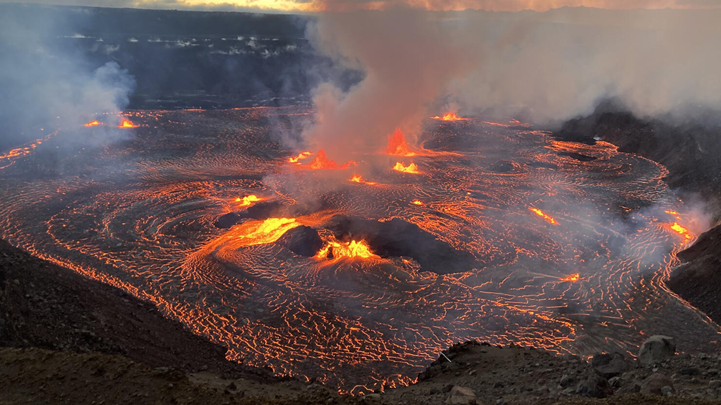 Kīlauea volcano Erupts