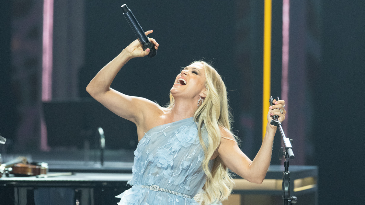 Carrie Underwood Reveals Another Track In Her 'Denim & Rhinestones