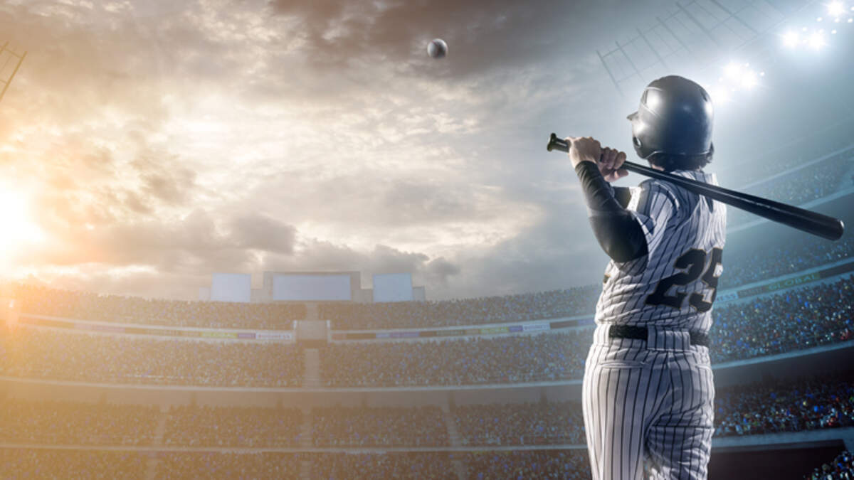 Legendary Yankees announcer gets hit in the face with foul ball