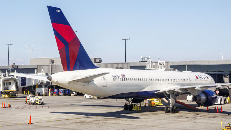 Georgia, Atlanta, Hartsfield-Jackson Atlanta International Airport, Delta Airlines, tarmac and aircraft service