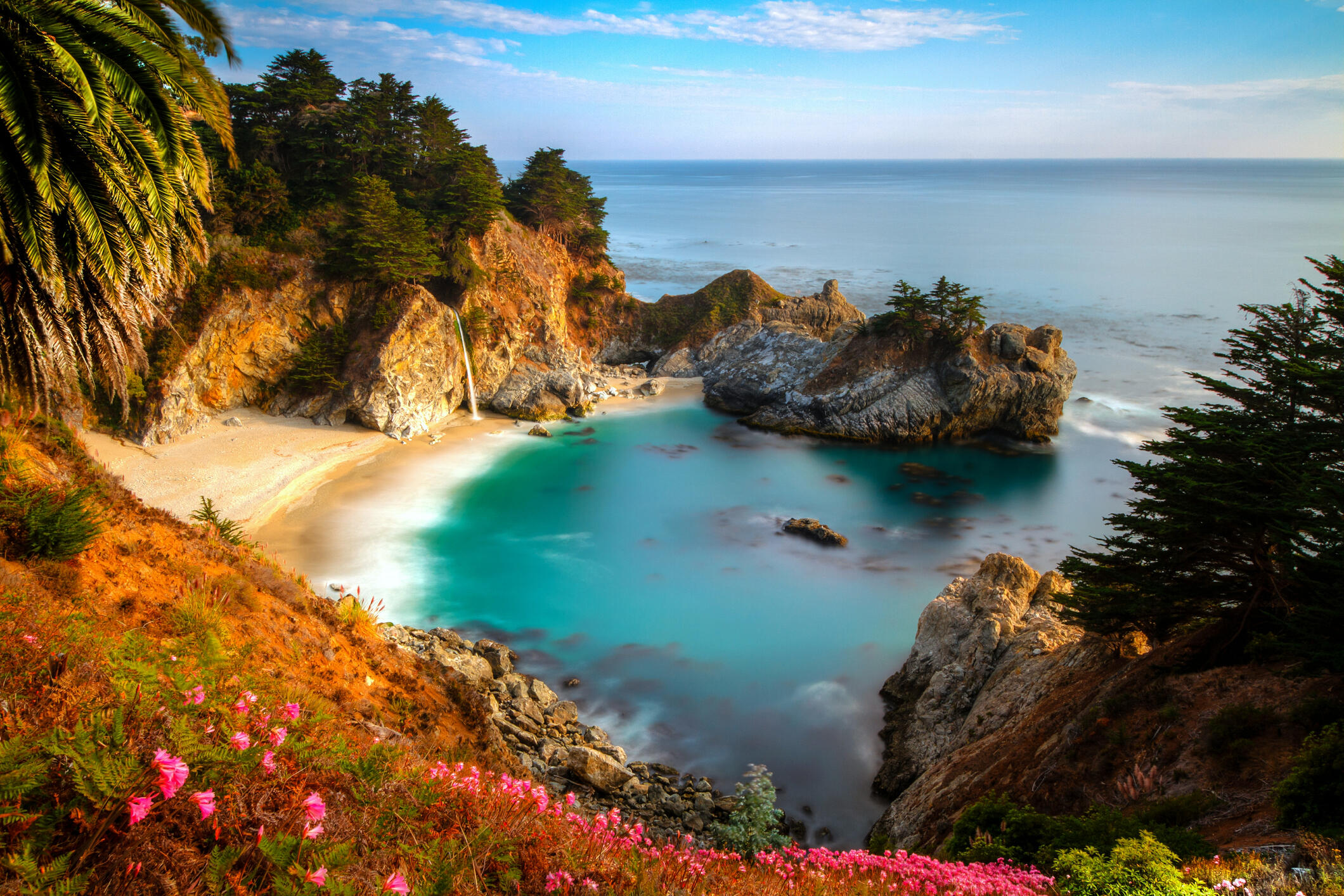 Природа море. Побережье Биг-сюр (big-sur), Калифорния. Пляж Биг сур Калифорния. MCWAY Falls. Скалистое побережье Биг сур.