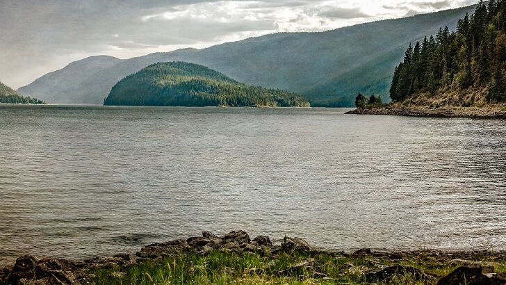 Watch: Vacationing Family Films Legendary Lake Monster in Canada?