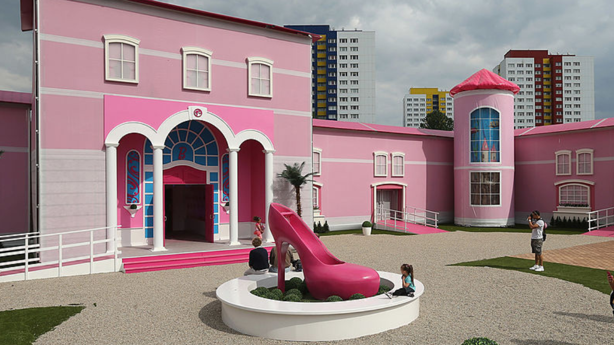 Giant barbie deals dream house