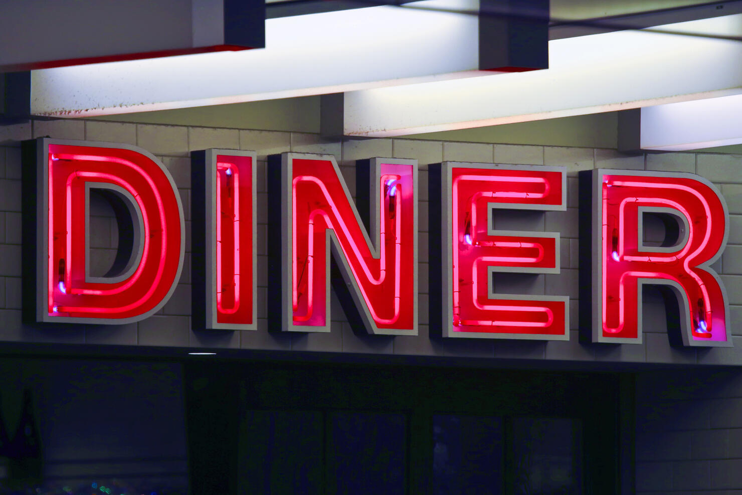 Neon sign “DINER”
