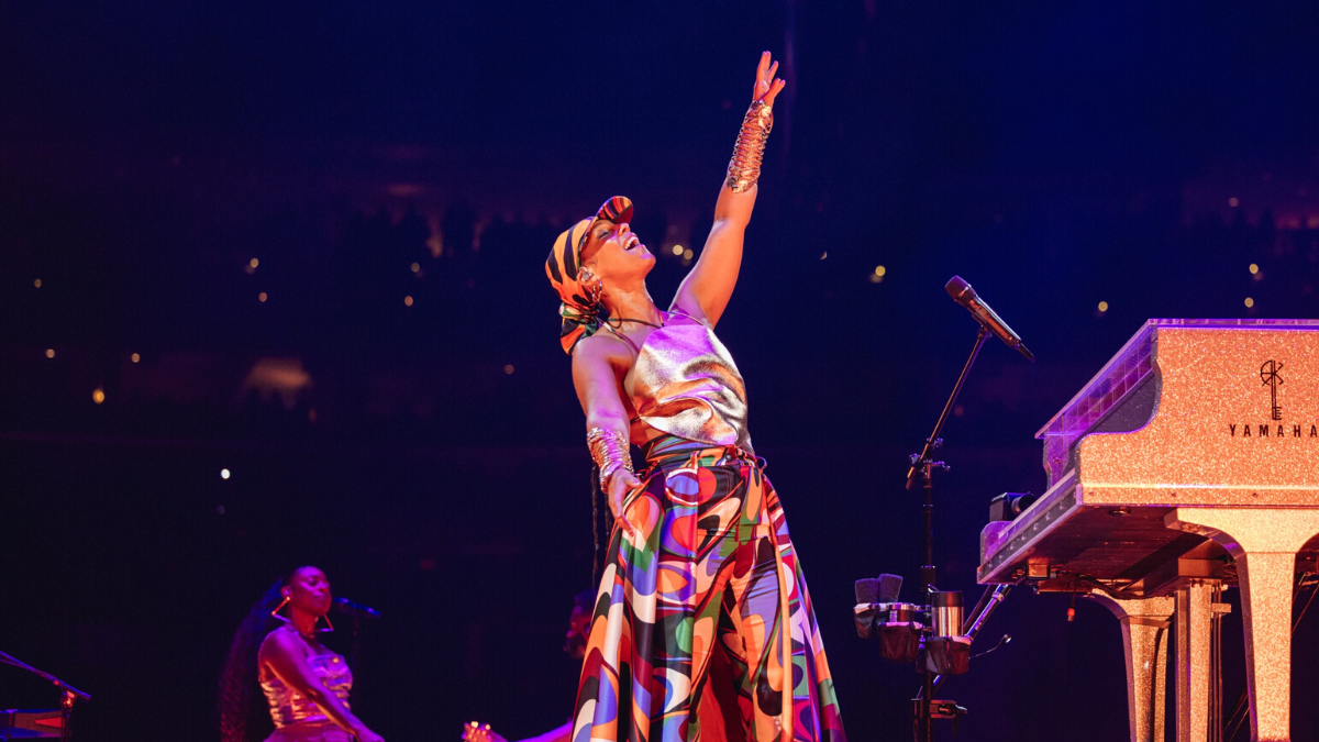 Alicia Keys Swoons Fans During First Night Of 'Keys To The Summer Tour ...