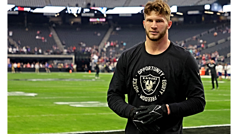 Former Raiders tight end announces 'full remission' after cancer