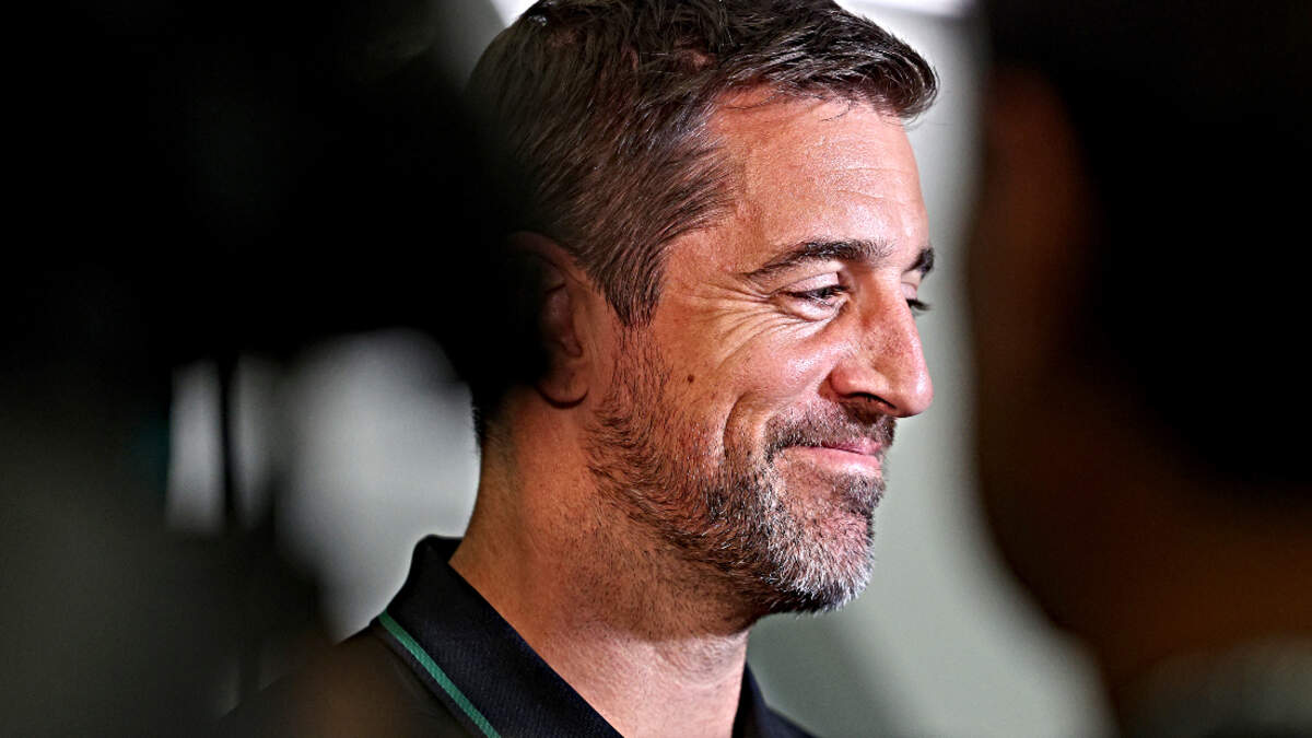 PHOTO: Jets Shared First Look of Aaron Rodgers in New Uniform | FOX ...